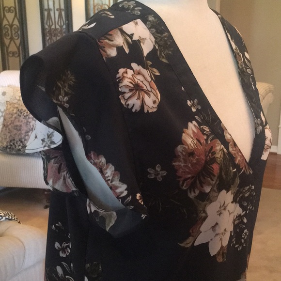 Women’s c & e floral Blouse in Medium - Picture 6 of 12